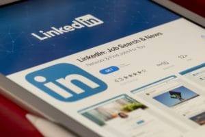 how to announce your new job on LinkedIn